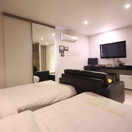 Paradise Hotel Gunsan Exteriör bild