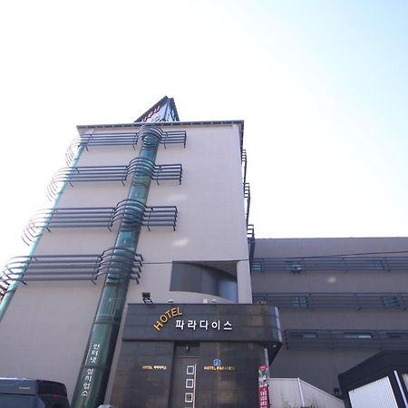 Paradise Hotel Gunsan Exteriör bild