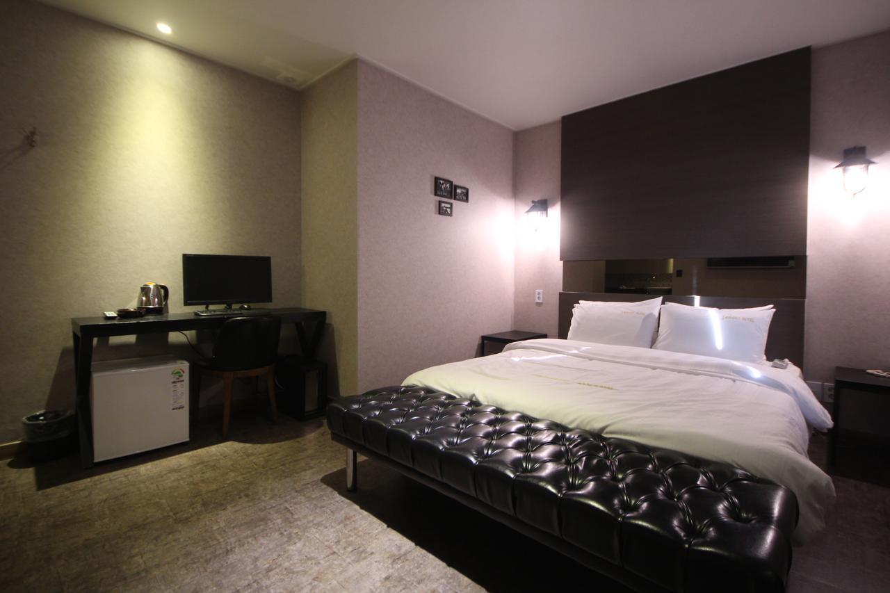 Paradise Hotel Gunsan Exteriör bild