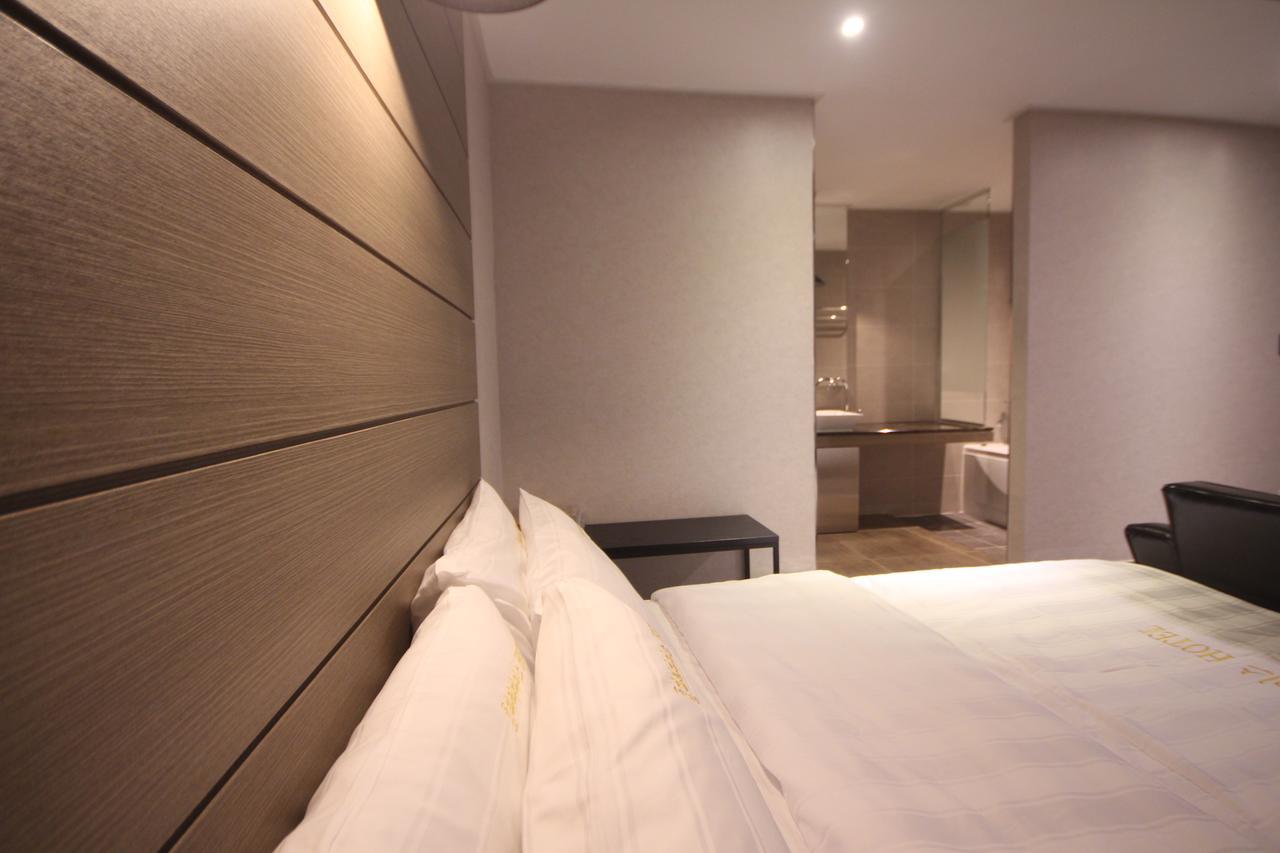 Paradise Hotel Gunsan Exteriör bild