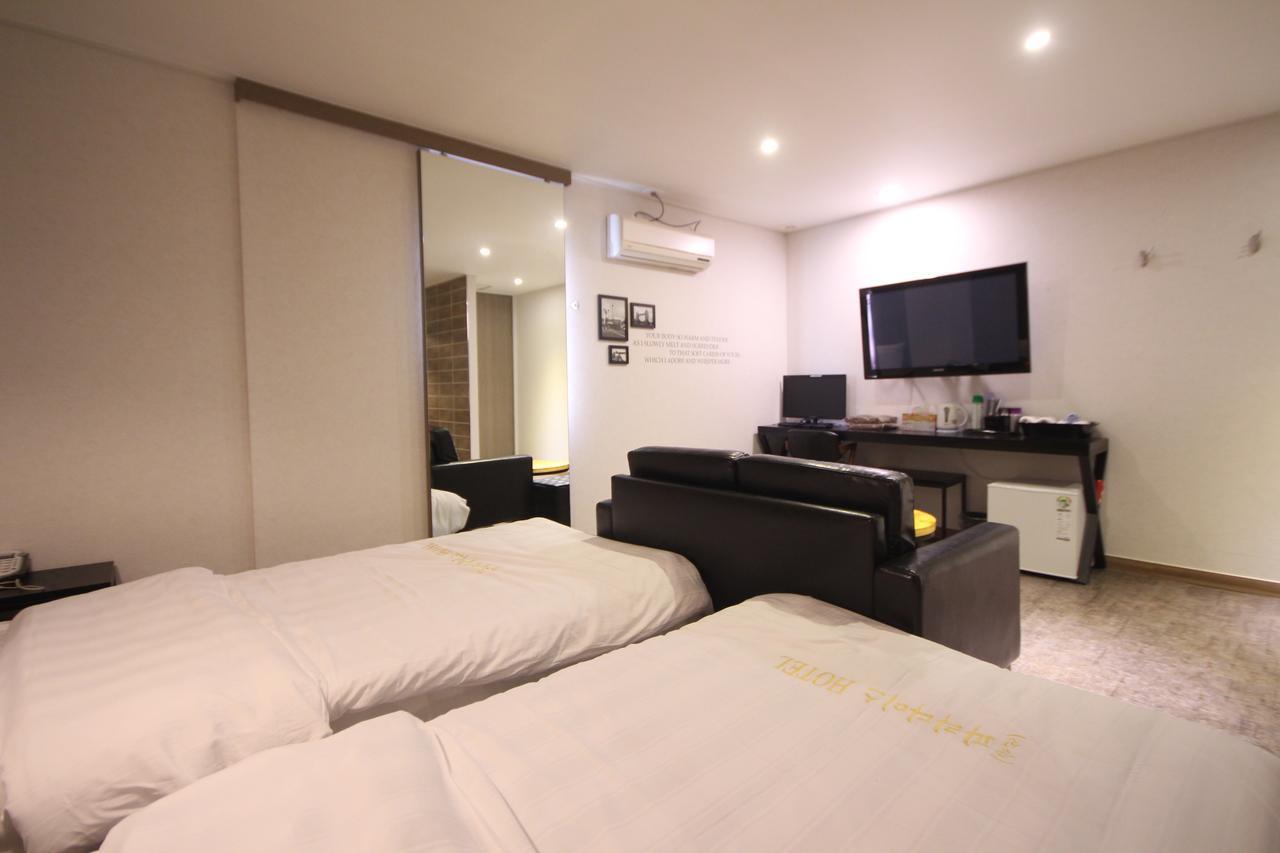 Paradise Hotel Gunsan Exteriör bild