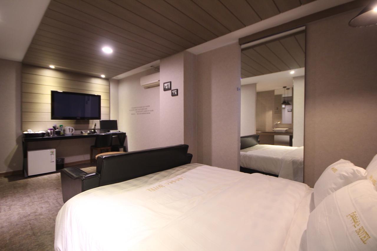 Paradise Hotel Gunsan Exteriör bild