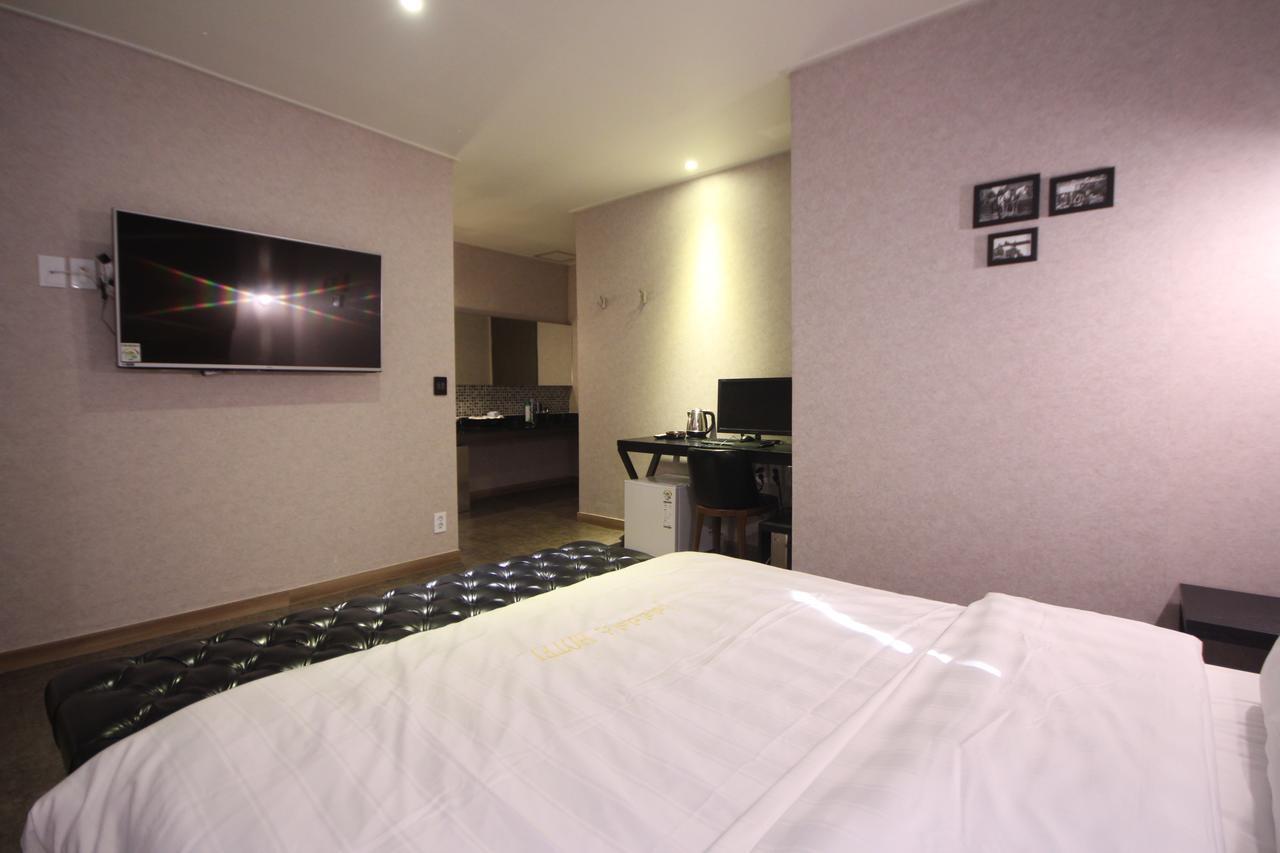 Paradise Hotel Gunsan Exteriör bild