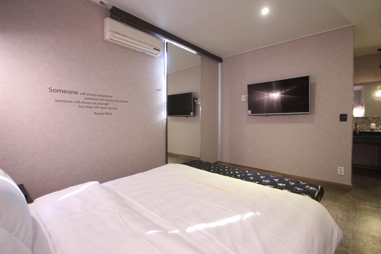 Paradise Hotel Gunsan Exteriör bild